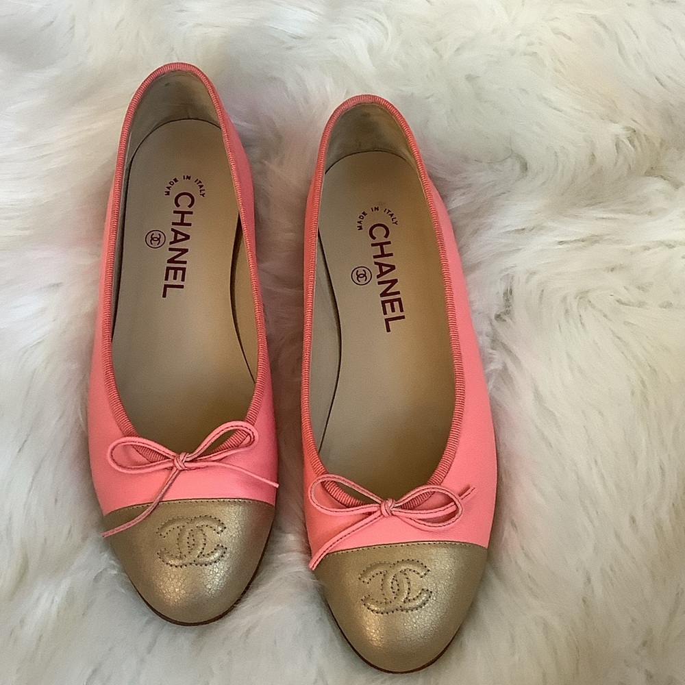 CHANEL Coral and Gold Ballet Flats